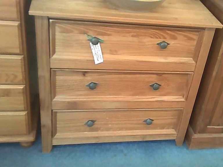 SOLID PINE MODERN 'CORONA' STYLE LARGE CHEST OF 3 DRAWERS. MATCHING METAL KNOBS. DELIVERY 