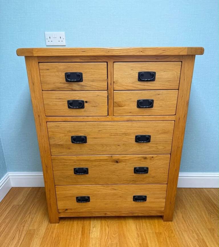 Top quality rustic oak large chest of drawers 