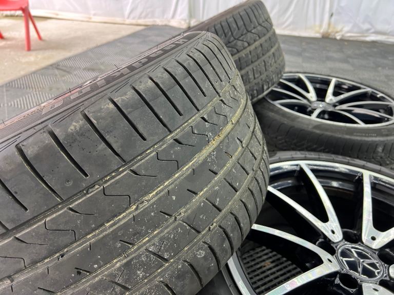 GENUINE MERCEDES C63s AMG SILVER ALLOYS - Rears 285/35 ZR18 & Fronts 245/40 R18 ✅