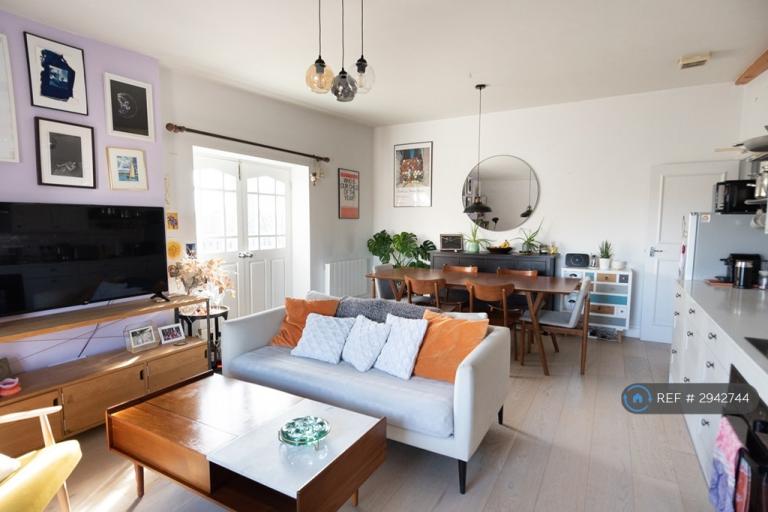 2 bedroom flat in Rectory Square, London, E1 (2 bed) (#2942744)