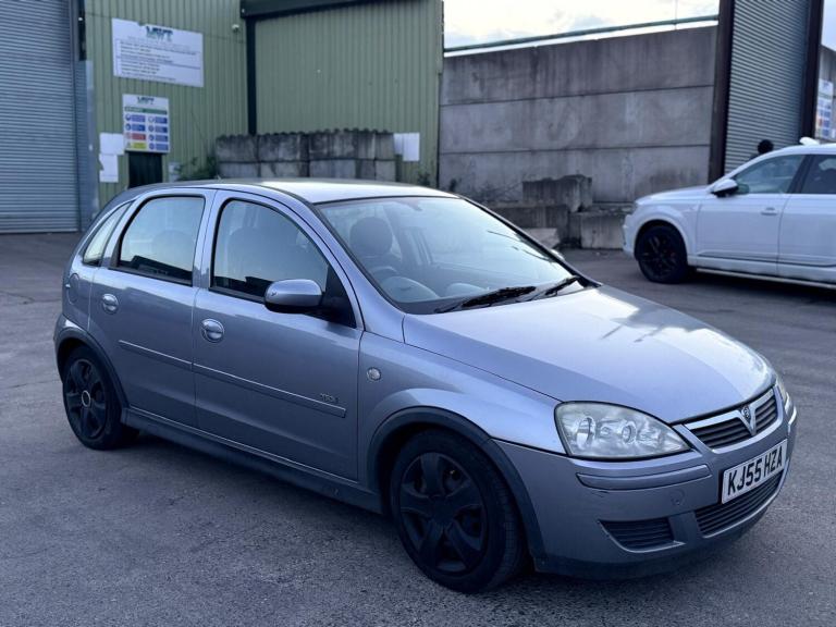 2005 Vauxhall Corsa 1.4i 16V Design 5dr Auto HATCHBACK Petrol Automatic