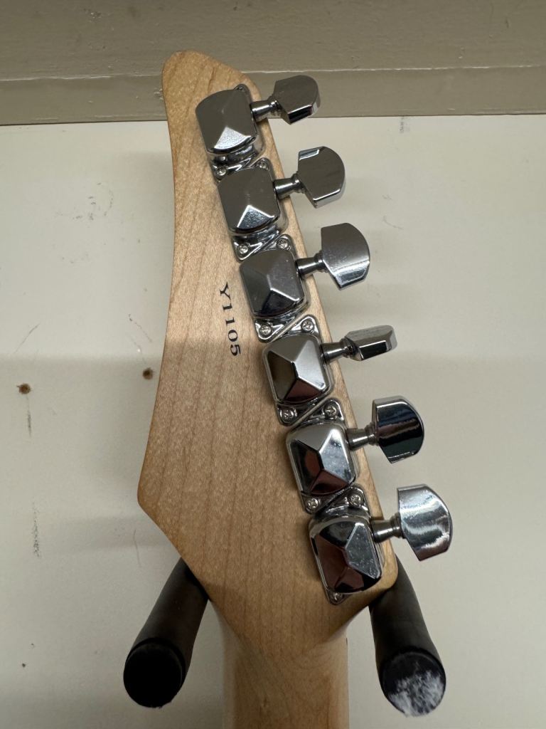 Yamaha Erg121c 4/4 Right Handed Electric Rock Guitar Strat Shape 