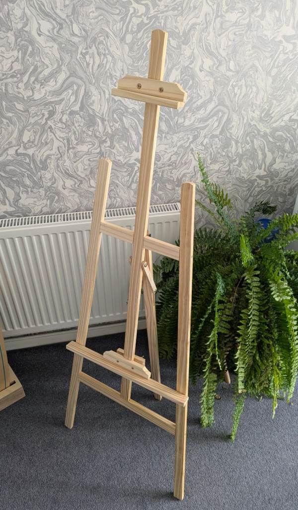 Pine easel for canvas or sign