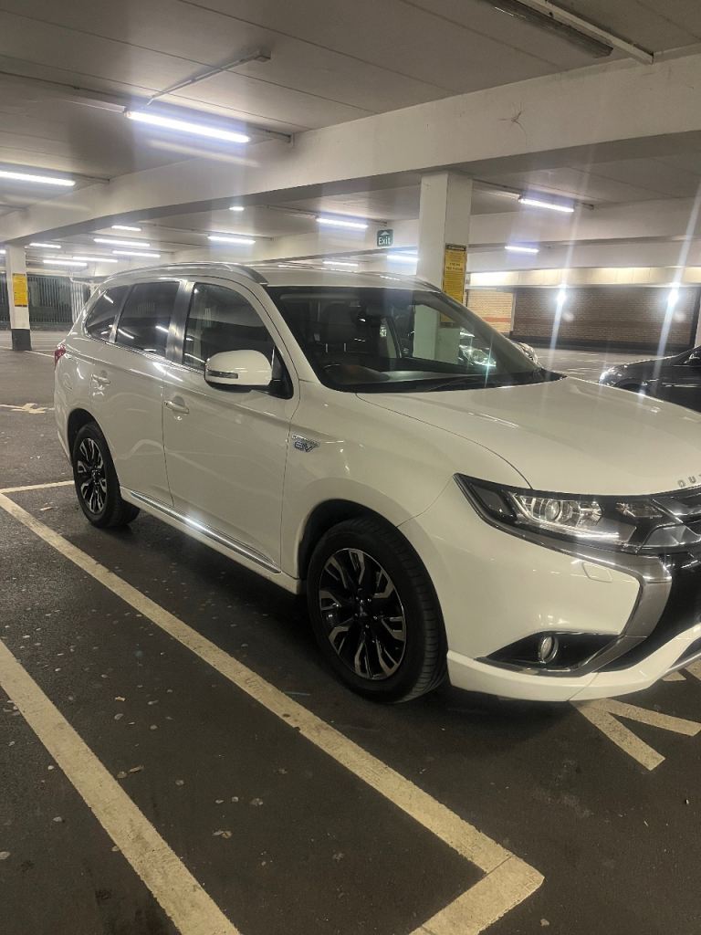 Mitsubishi OUTLANDER 2016, PCO ready (uber, Freenow, bolt) , Well maintained.
