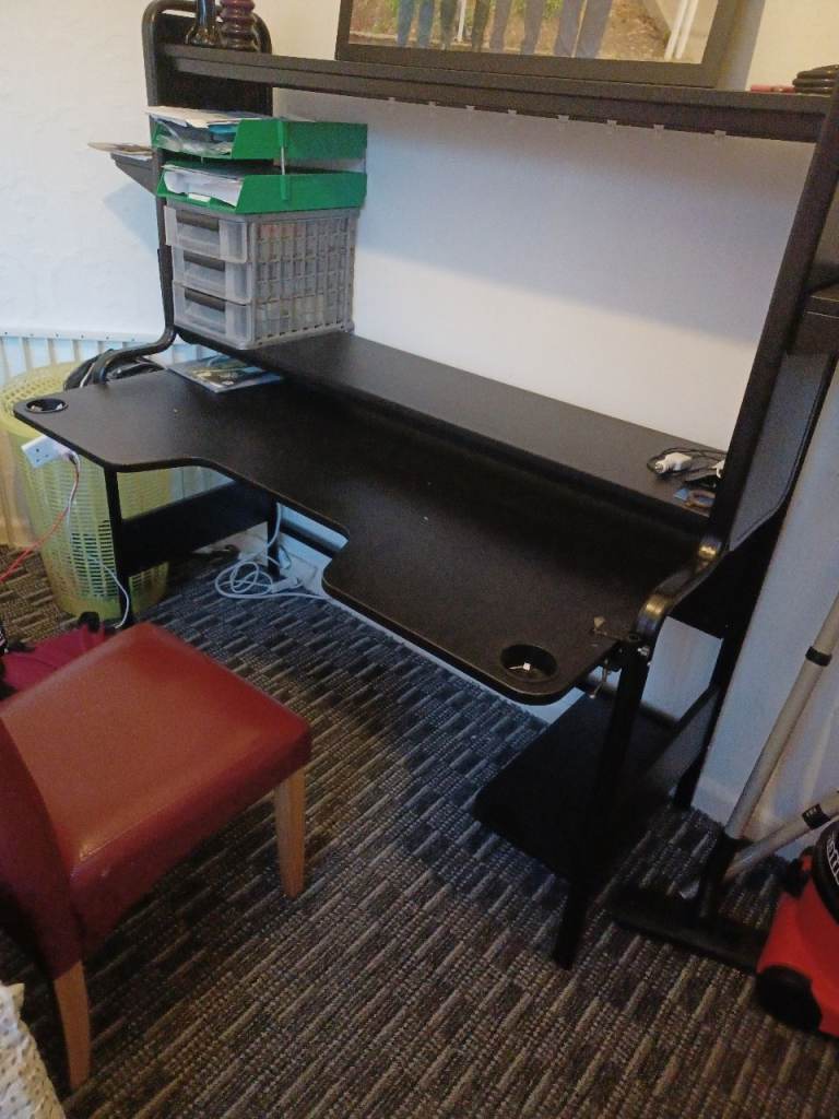 Large Gaming / computer table/ desk