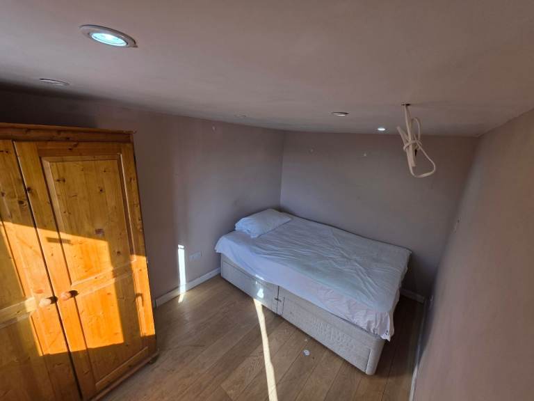 Double room to let in Langley, Heathrow, Slough, Colonbrook, (Sl3 8ap)