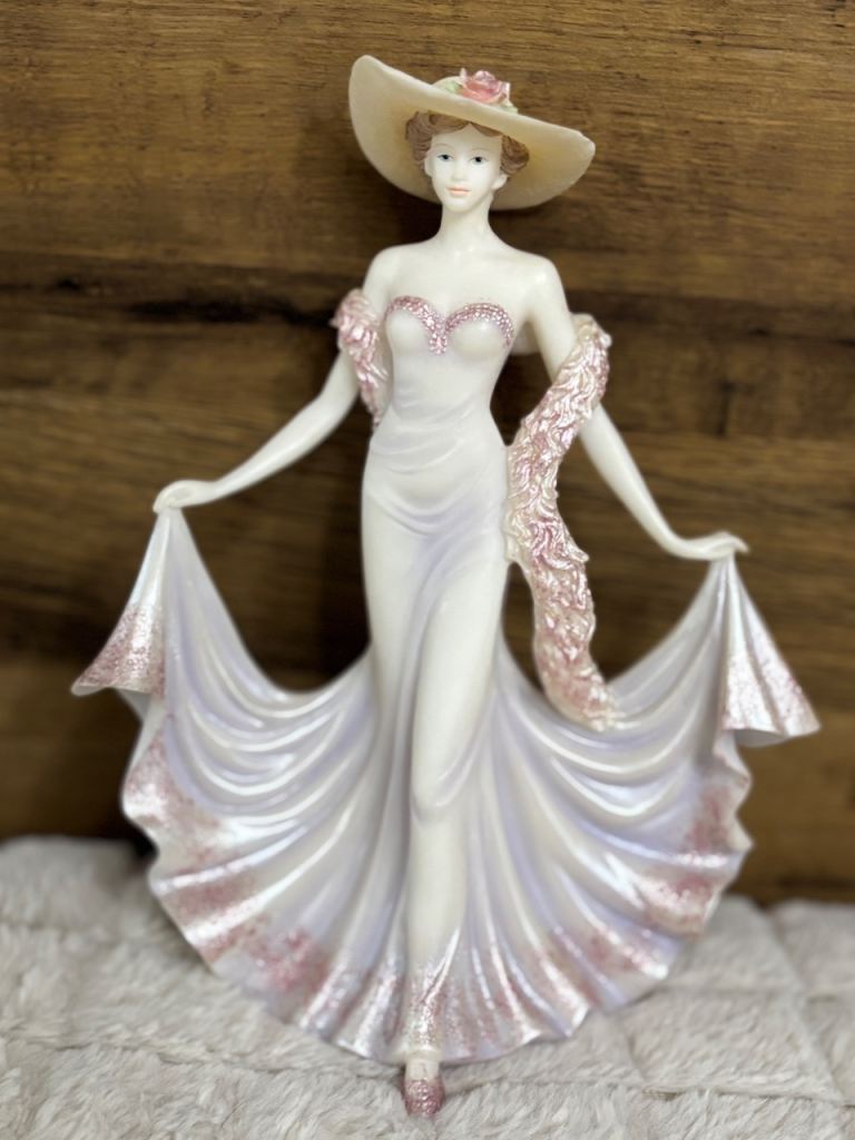 The Leonardo Collection Porcelain figurine