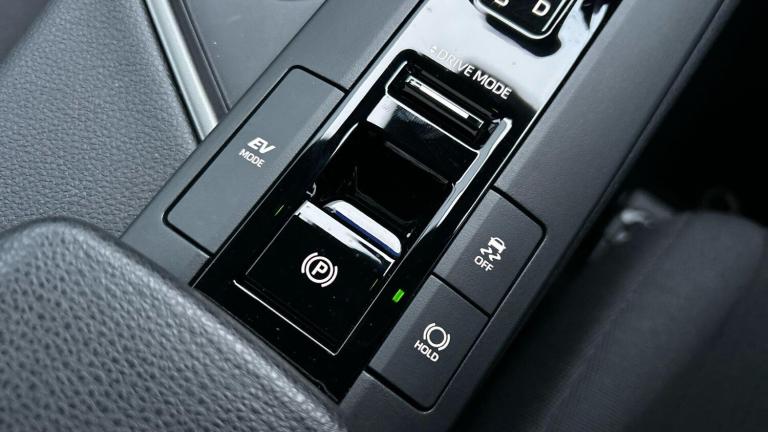 2024 Toyota C-HR 1.8 VVT-h Design SUV 5dr Petrol Hybrid CVT Euro 6 (s/s) (140 ps) HATCHBACK Petro...