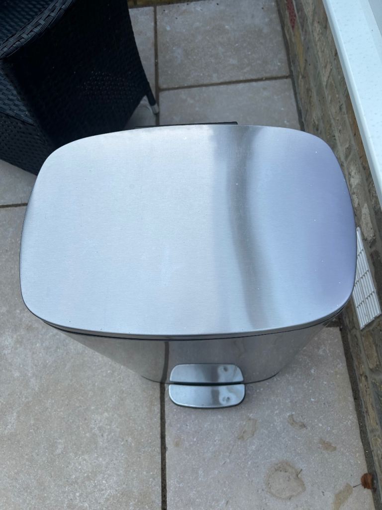 Metal pedal Dustbin 