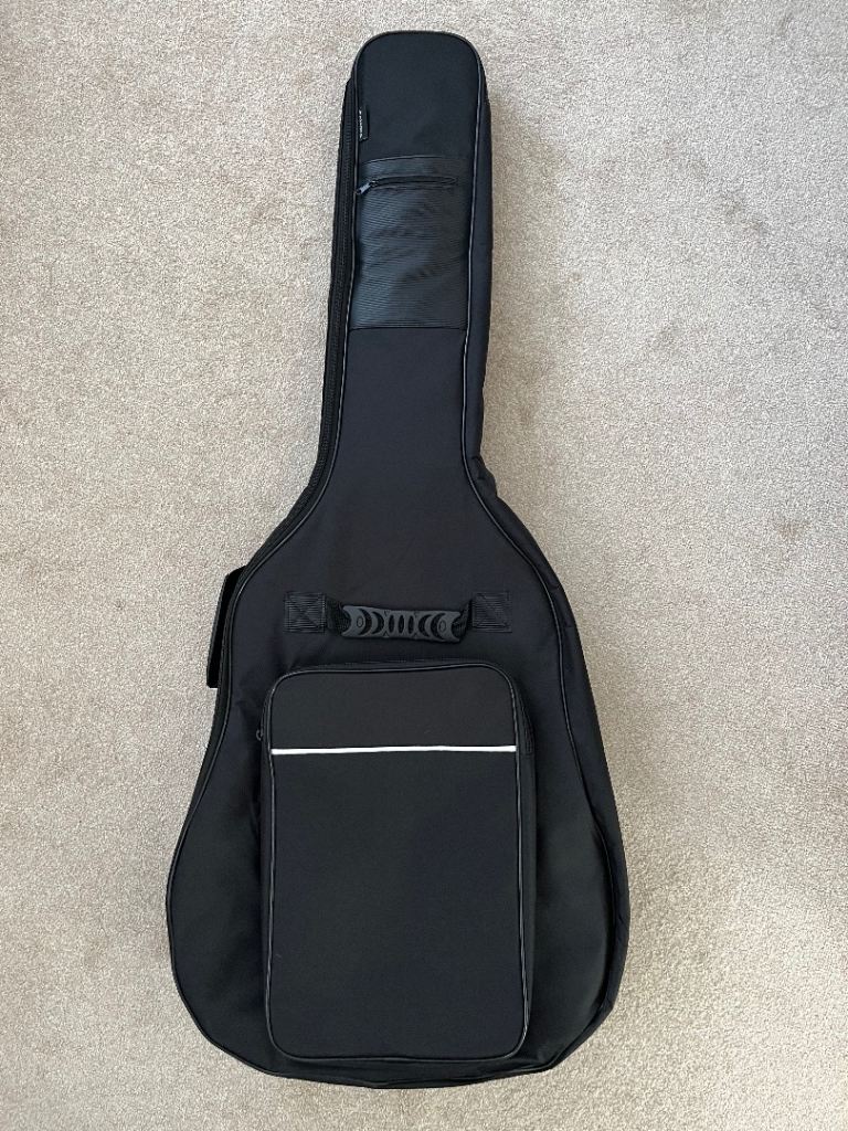 Black Guitar Gig Bag – Very Good Condition