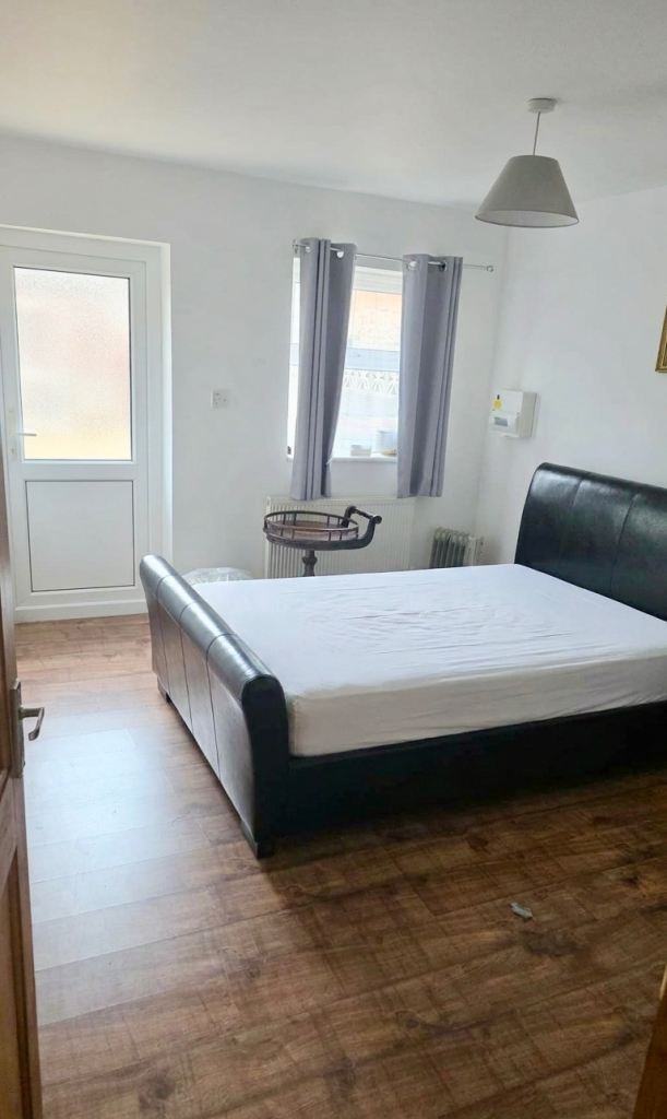 Rent *** Annex  Double Room En-suite Southall 