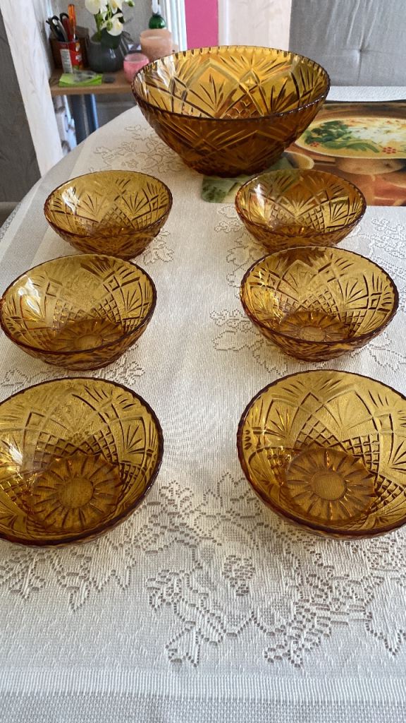 Vintage, 7 Crystal bowls.