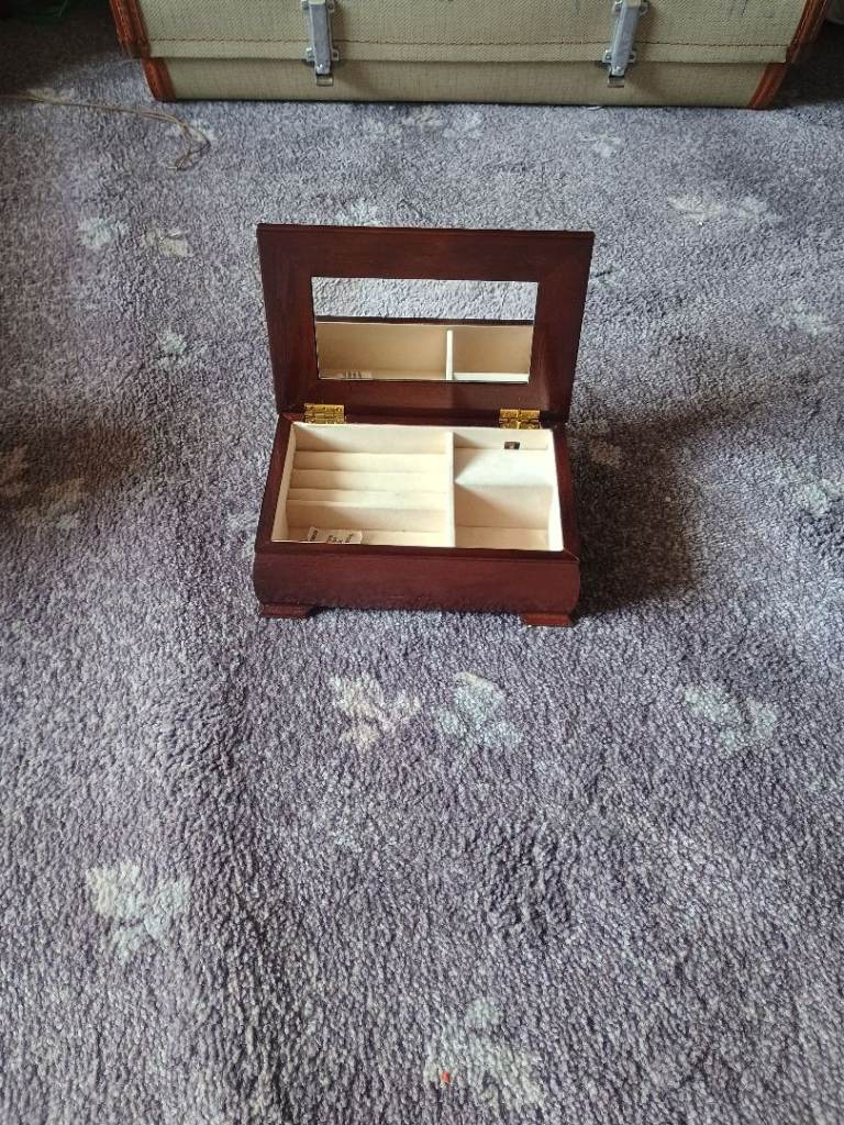 Jewellery box 