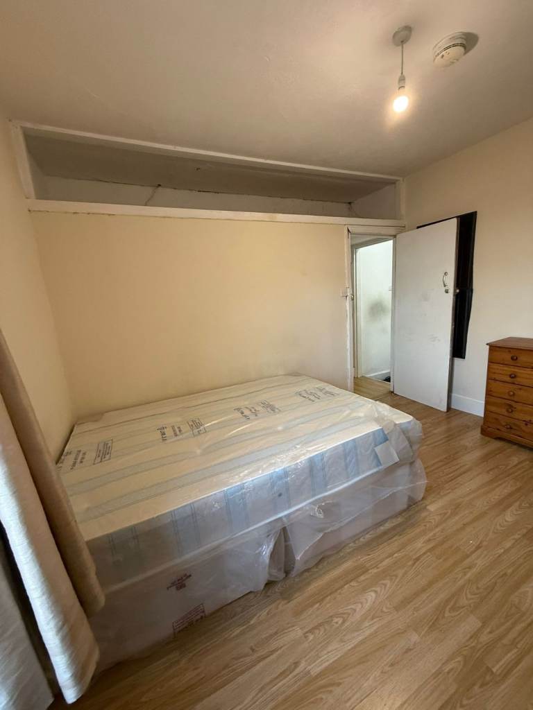 image for BEAUTIFUL DOUBLE ROOM FOR SINGLE PROFESSIONAL FOR RENT IN HOUNSLOW WEST