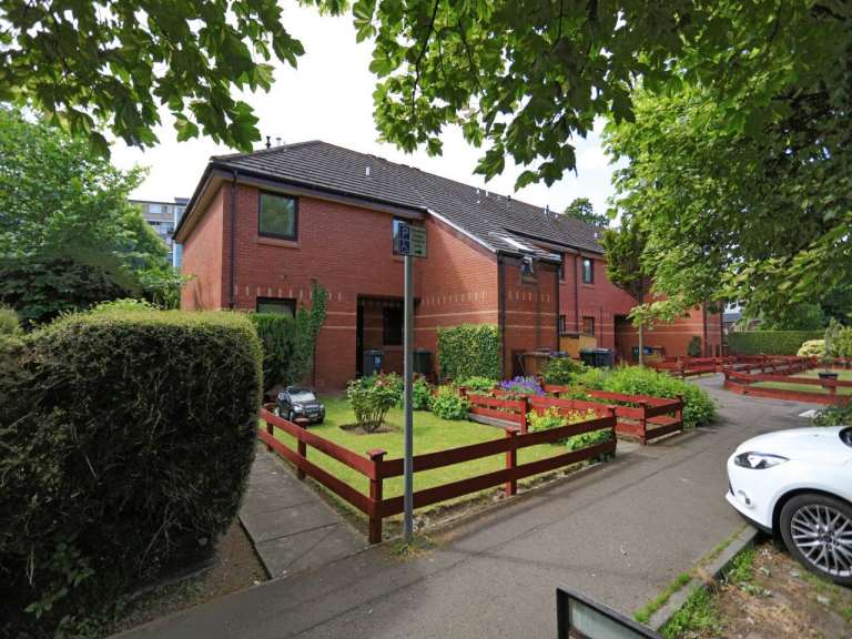 2 Bed Flat, Salvesen Crescent, EH4
