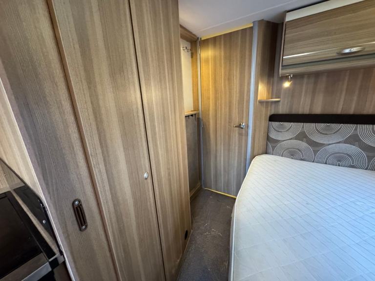 ⭐️ 2013 STERLING ECCLES SPORT 554 ⭐️ FIXED BED 4 BERTH ⭐️ LARGE SOLAR PANEL ⭐️