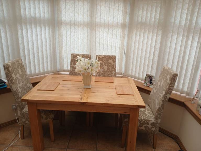 Dining  table  with 4 chairs 