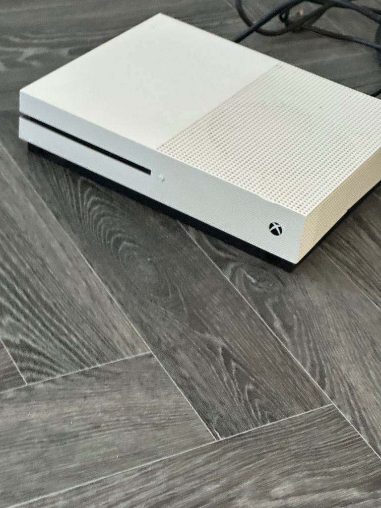 Xbox One S Console – White, Good Condition