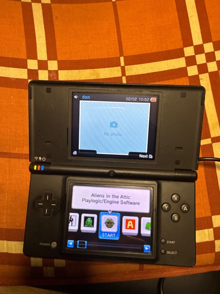 Nintendo dsi with twilight mod 8 gig sd card