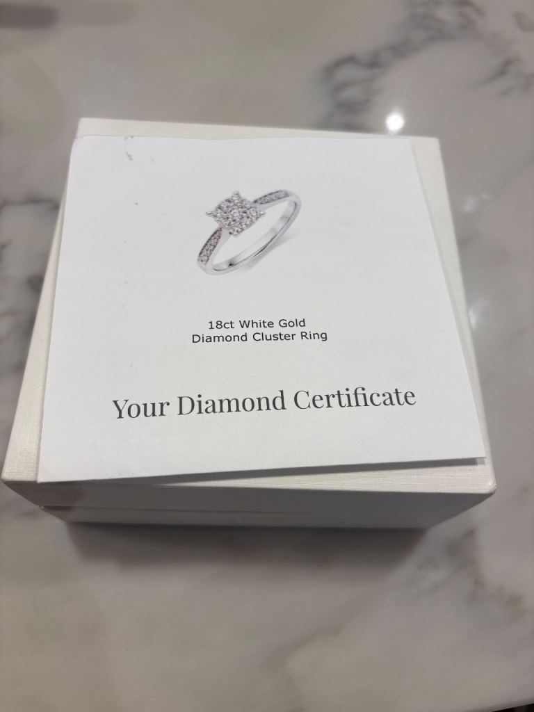 18ct white gold  ring