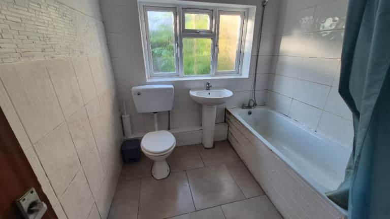 3 double bedroom house easton