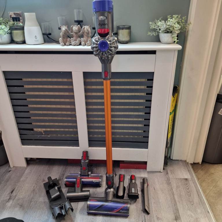 Dyson V8 Absolute. Fully cleaned with new genuine dyson battery