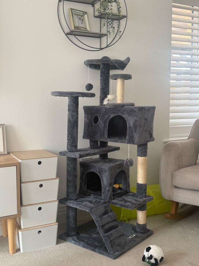 Cat Tree / Scratch posts