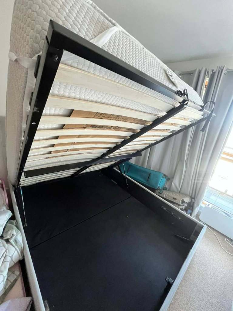 King bed for sale (great opportunity, selling for relocation)