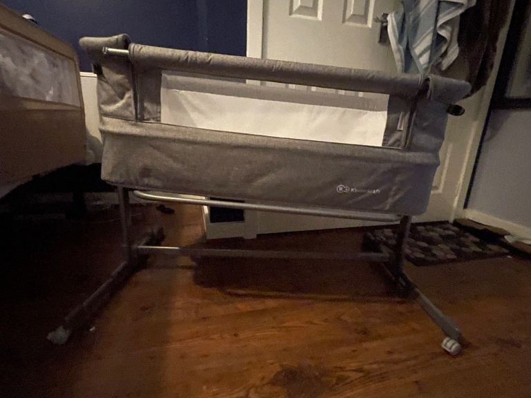 Kindercraft bedside crib