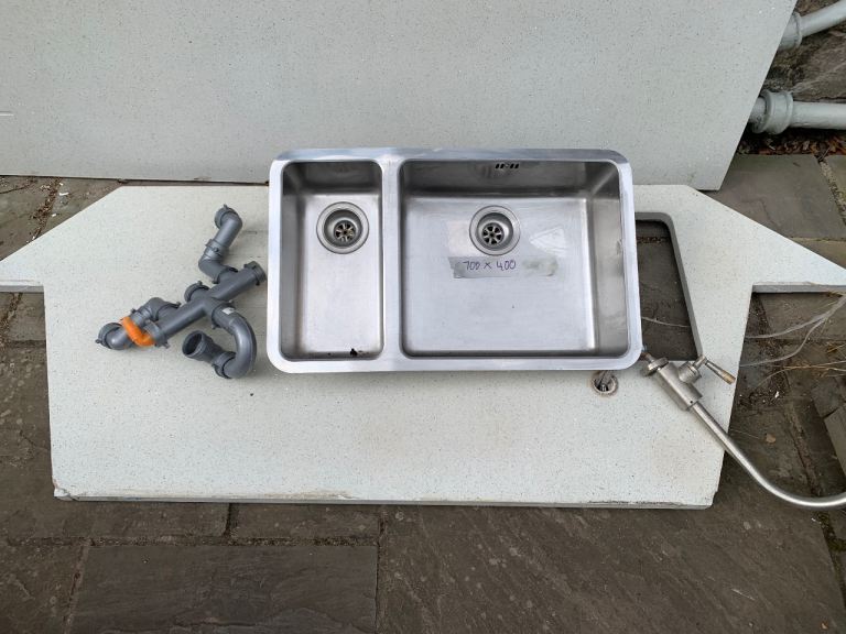 White sparkly Corian worktop - 4 pieces - with sinks