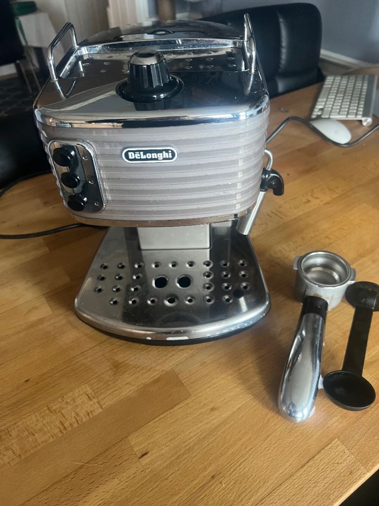 DeLonghi coffee machine 
