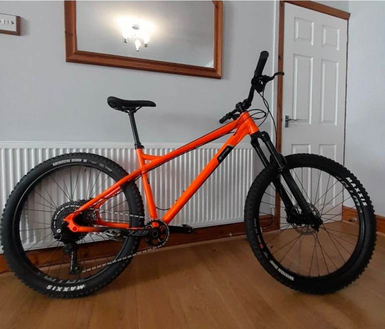 Orange Crush Comp Hardtail Mens  Mountain Bike Size Large 650B 27.5 Wheels Mint Condition 