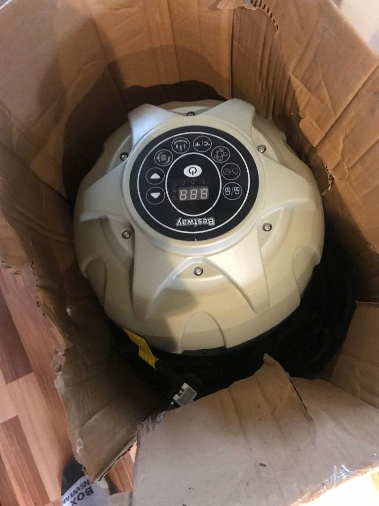 BARGAIN OF THE DAY- 4 person lay-z -spa inflatable hot tub