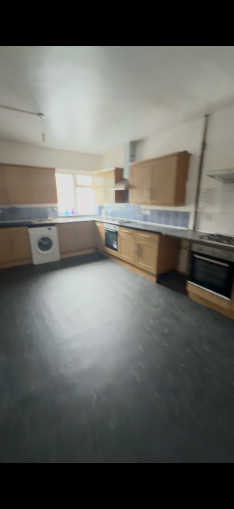 1 Bedrooms IN HMO is available to rent in Hounslow TW4