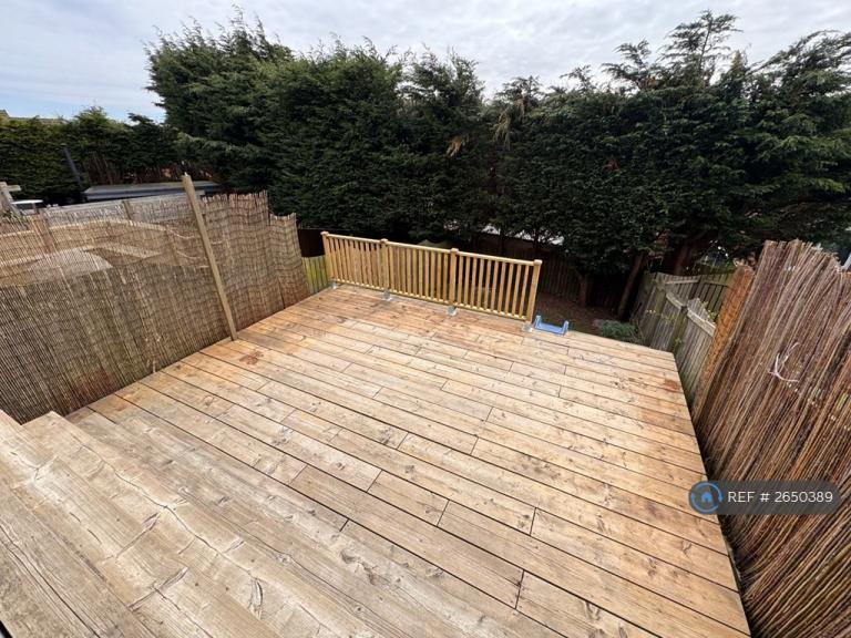 4 bedroom house in Woolscroft View, Barnsley, S73 (4 bed) (#2650389)