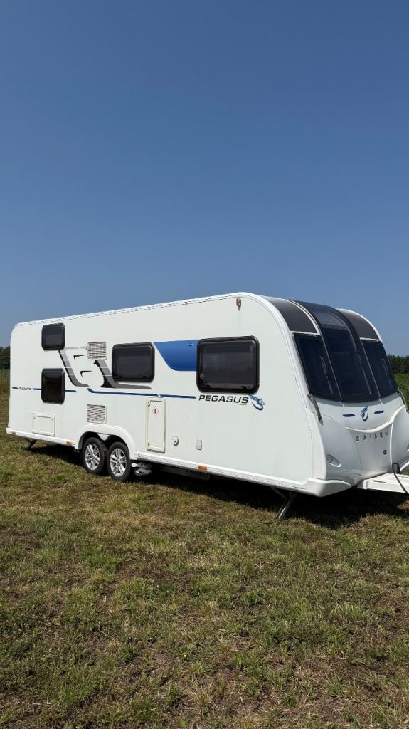 Bailey Pegasus Palermo 5 Berth Twin Axle Caravan – 2017 – Fully Equipped 