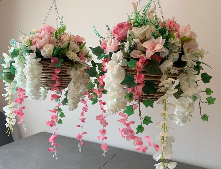 Artificial flowers hanging baskets
