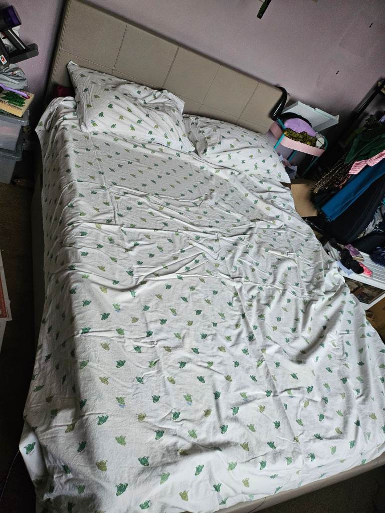 Double bedframe 