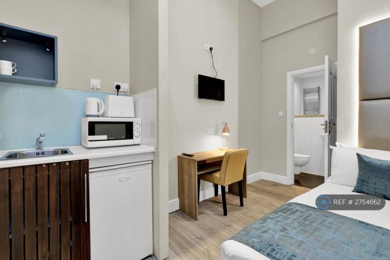 Studio flat in Finchley Road, London, NW3 (#2754662)