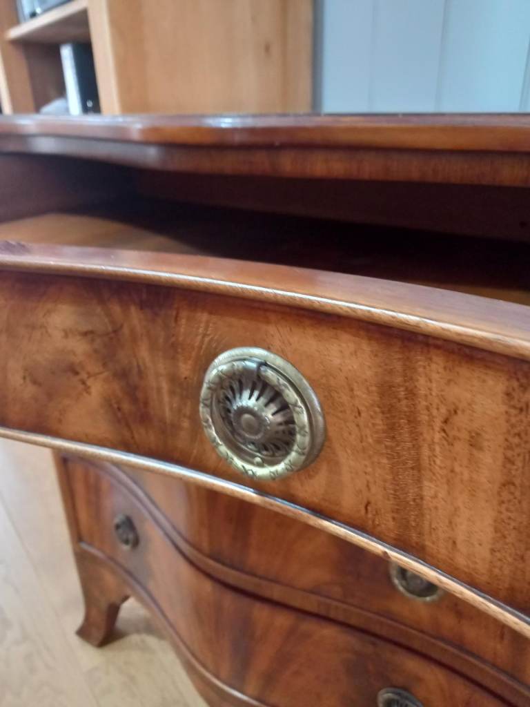 Serpentine Chest of Drawers