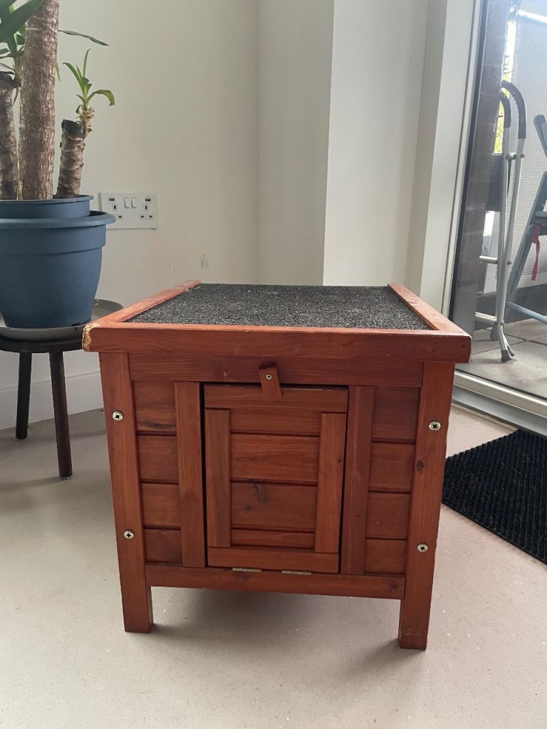 Cat / Rabbit Hut 