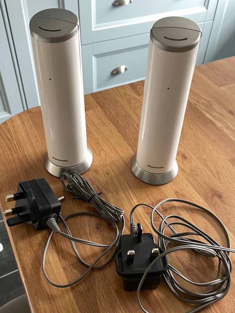 2 x Panasonic KX-TGK220E Telephones in excellent condition with cables and plugs