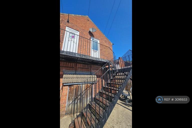 1 bedroom flat in Commercial Road, Spalding, PE11 (1 bed) (#3016933)