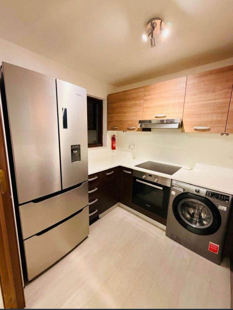 Fully Furnished Home with Large Kitchen, Parking Available - COMPANY LET ALLOWED