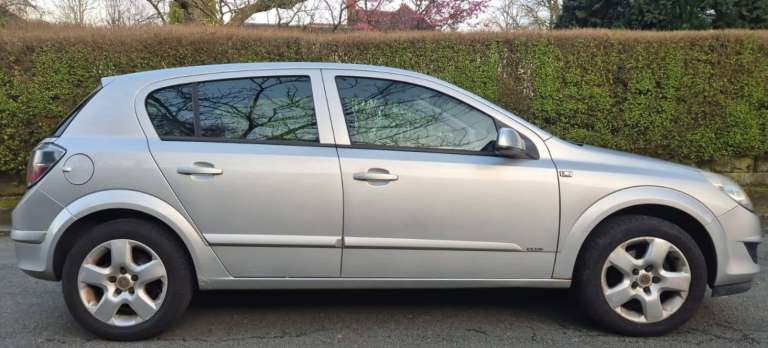 Automatic. Great Serv Hist. 3 Pre Owners. MOT: 20/02/27. 2007 - Vauxhall Astra Club - 1.8 Pet - 5 dr