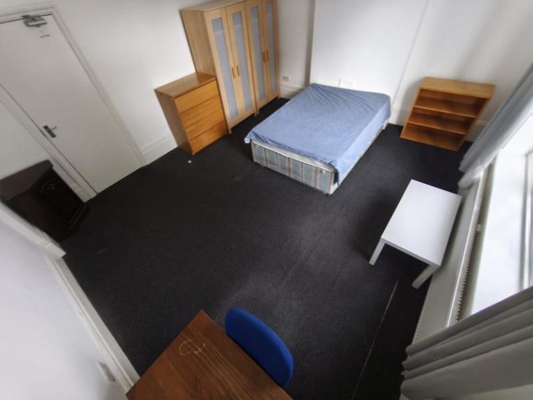 🍁 Large Rooms– Manor House Station – Zone 2📍