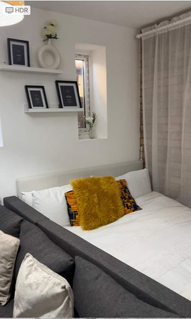 Hi very nice newly refurbished large studio flat for Rent close to station 