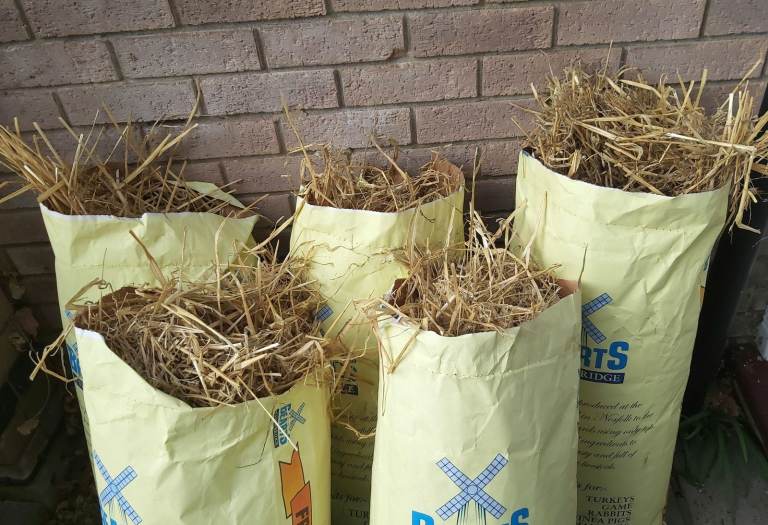 Pet bedding natural straw