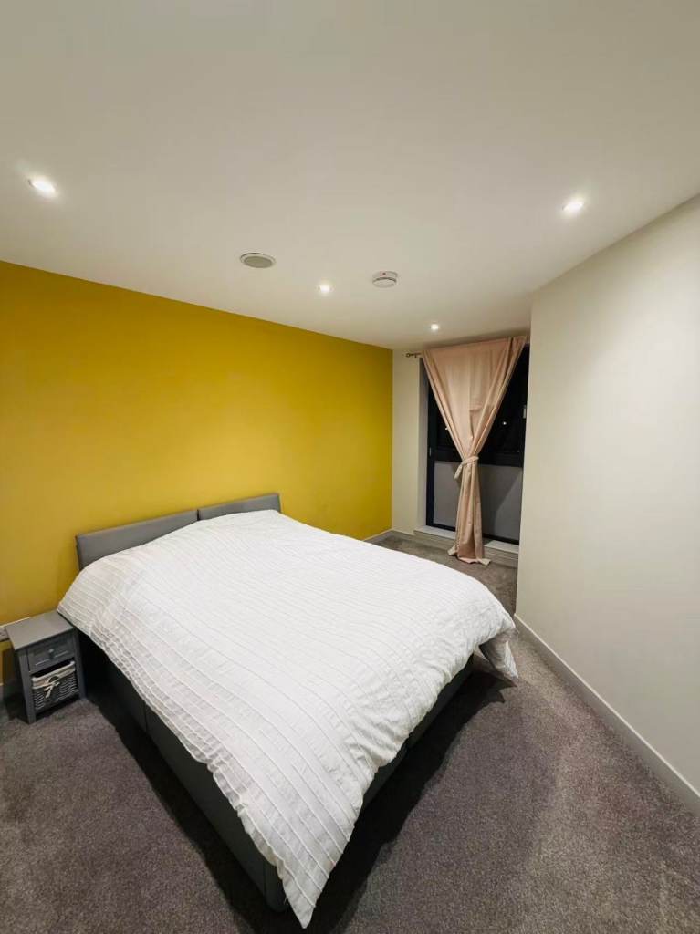 Available Now: Large Bright Single Room in Tollcross (Short/Long Term Available, Bill Included)