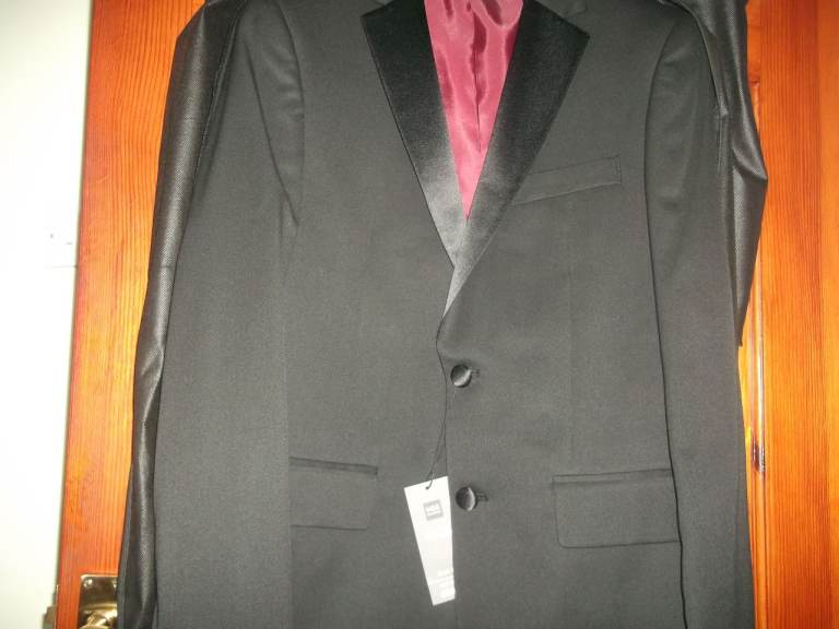 Men's Dinner suit/tuxedo